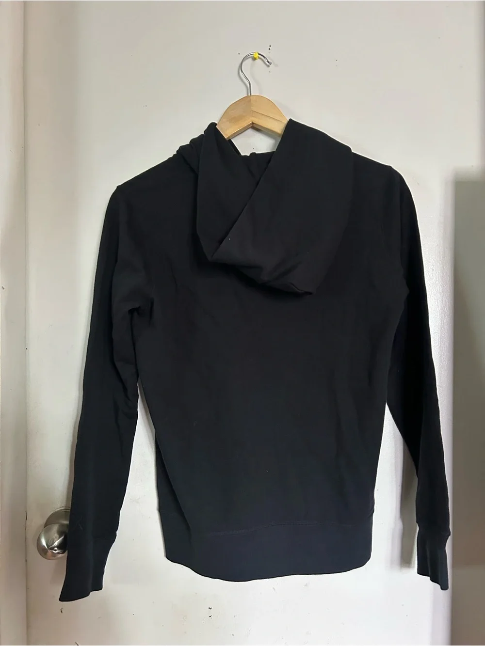 KAWS x PEANUTS Uniqlo hoodie NWT - Picture 3 of 4